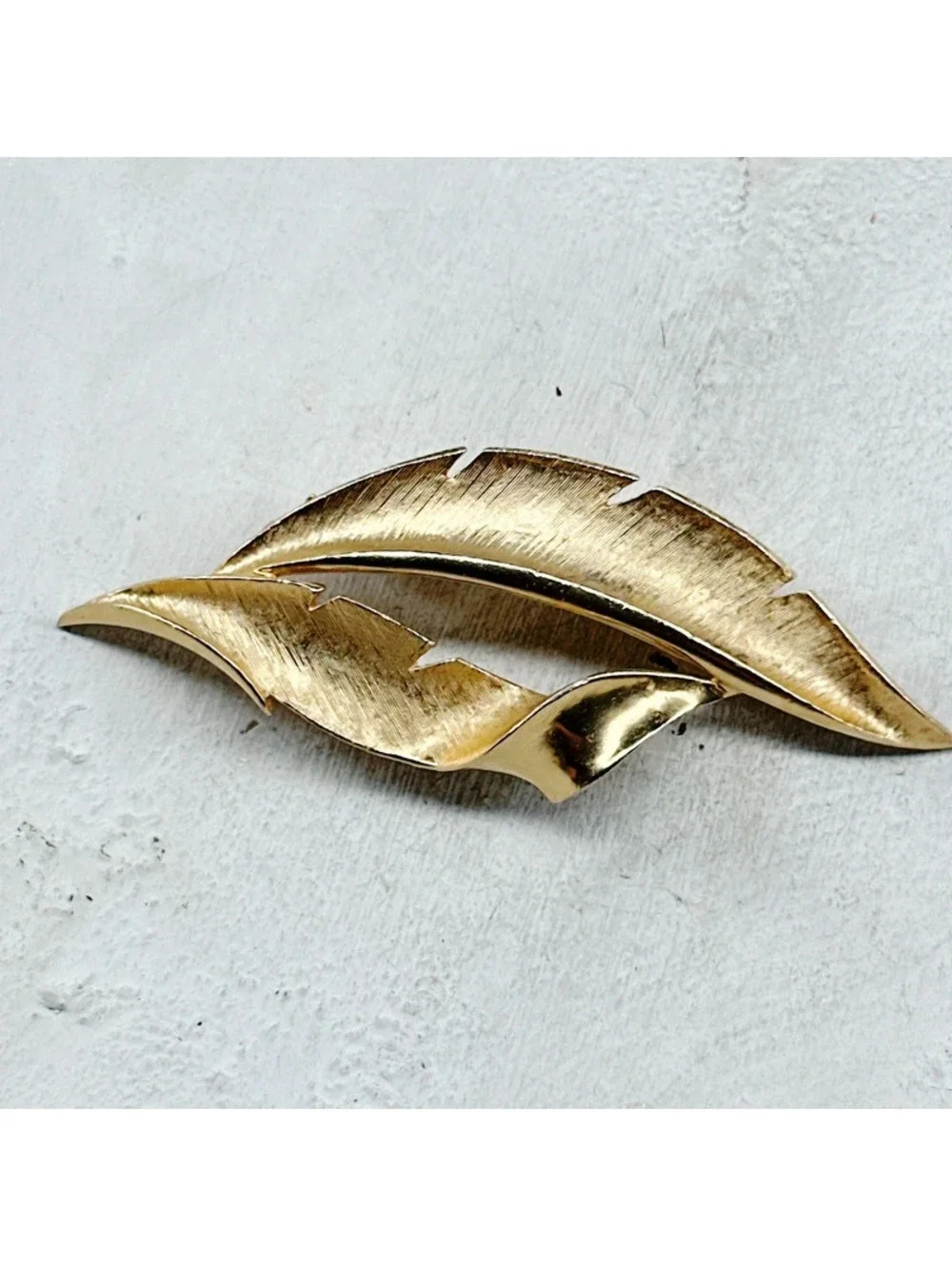 867mc. Bronze Leaf Vintage Brooch
